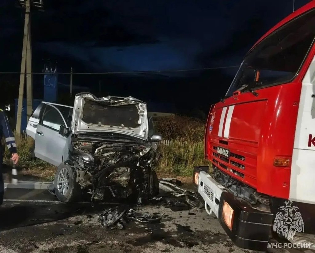 Последние секунды жизни: Chevrolet и Mitsubishi лоб в лоб столкнулись в Оренбургской области