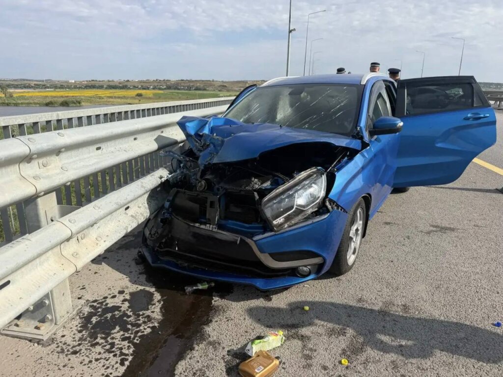 У автомобиля оторвало двигатель в результате ДТП в Ростовской области
