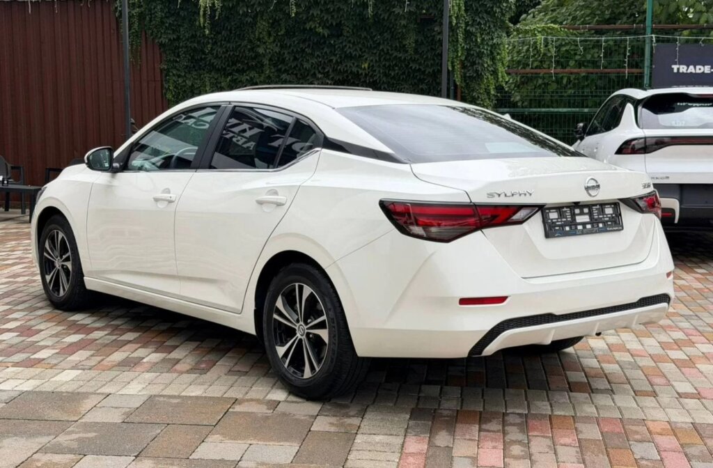 Nissan Sylphy: недорогой седан из Китая на российском рынке