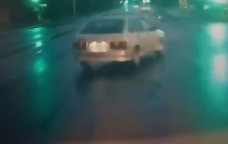 «Резко повернул направо с левой полосы»: автобус и легковой автомобиль столкнулись в Красноярске