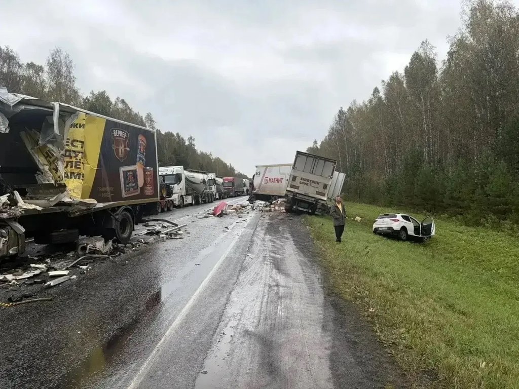 Два человека погибли в массовом ДТП на трассе «Сибирь» в Красноярском крае