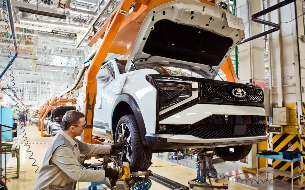 АвтоВАЗ запустил серийное производство кроссовера Lada Azimut: дизайн, технические характеристики, старт продаж