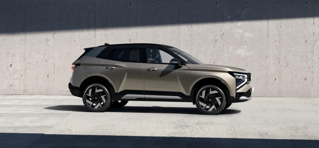 АвтоВАЗ запустил серийное производство кроссовера Lada Azimut: дизайн, технические характеристики, старт продаж