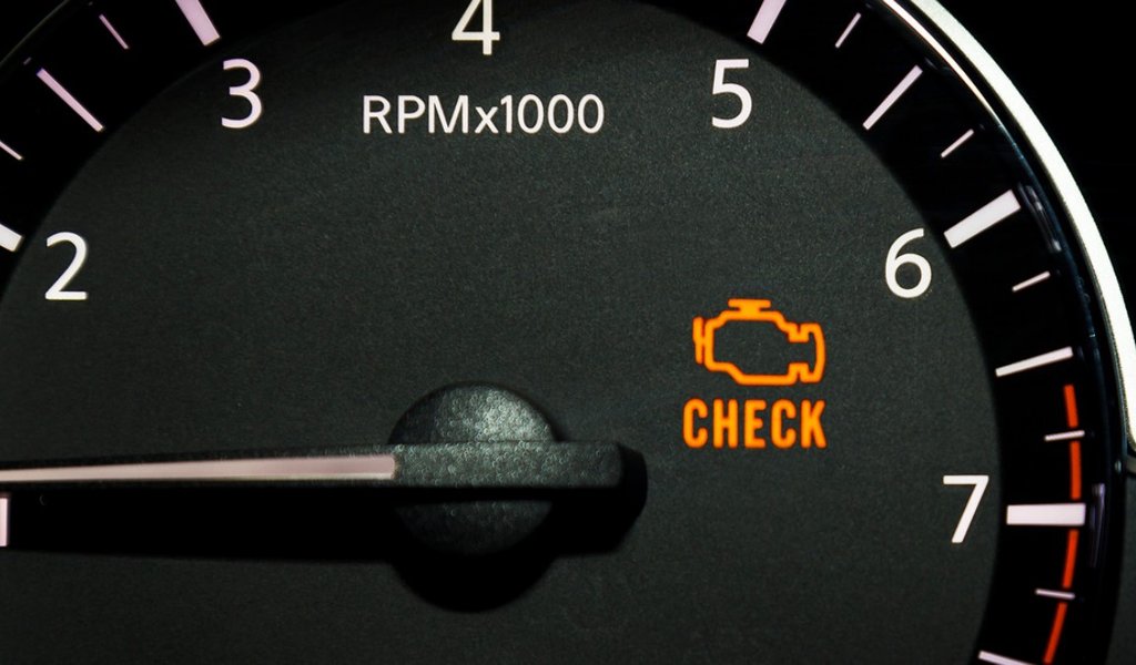 Машина жрёт бензин, но Check Engine не горит: что делать?