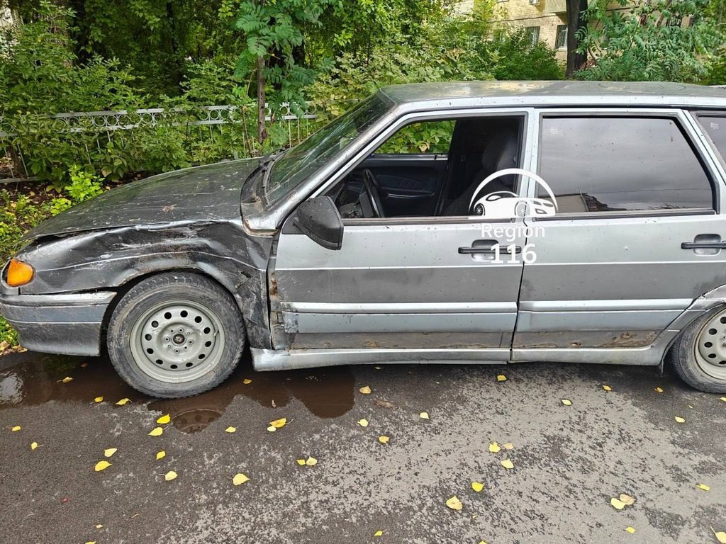«В салоне нашли бутылки из-под алкоголя»: водитель ВАЗа сбежал после массового ДТП в Казани