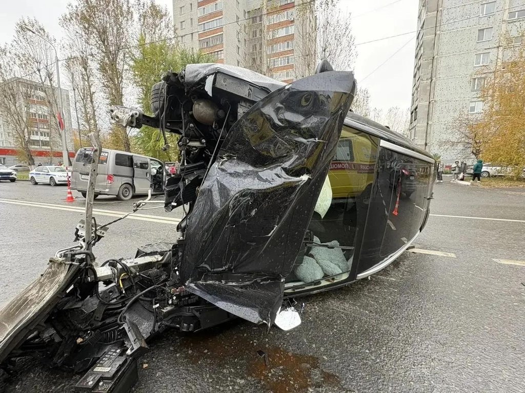 Водитель китайского кроссовера устроил массовое ДТП в Тюмени: погибла женщина