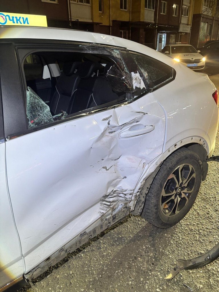 В Воткинске подросток на питбайке попал в ДТП, двигаясь на заднем колесе