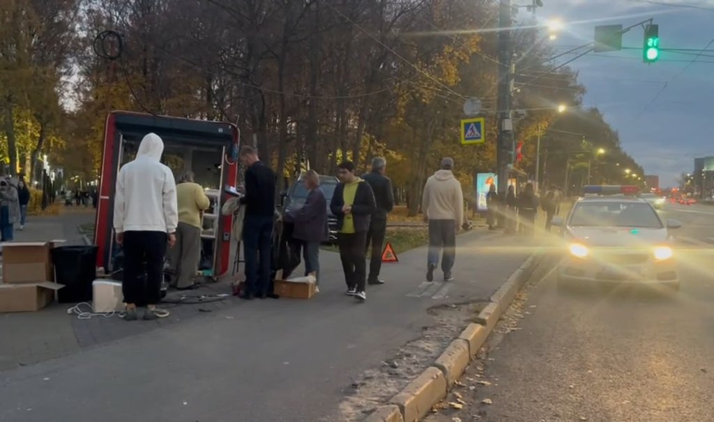 «Мерседес» снёс кофейню в Нижнем Новгороде