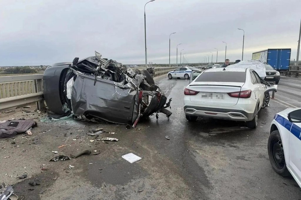 Лихач на Range Rover устроил массовое ДТП на Солотчинском мосту в Рязани: погибли два человека