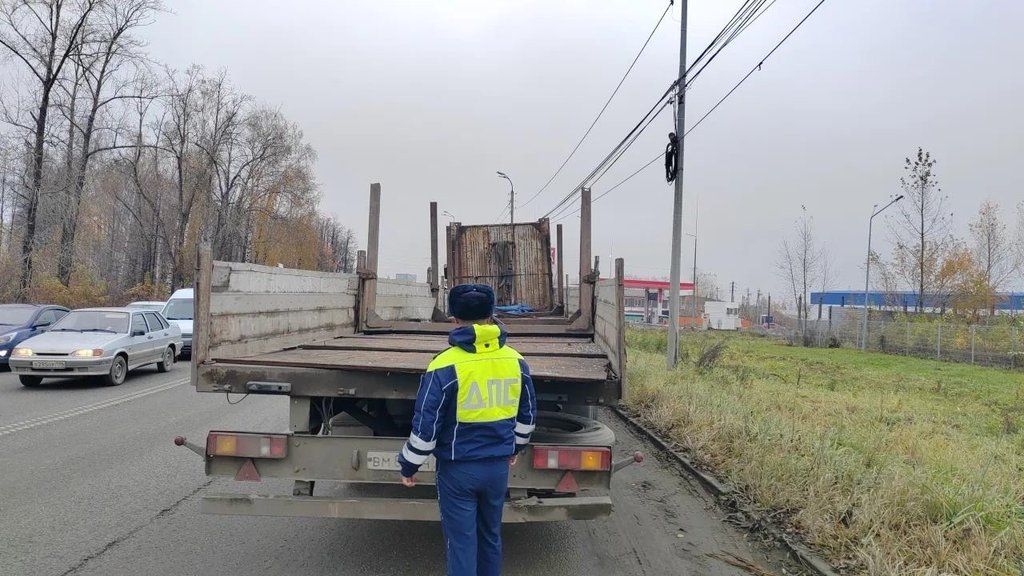 Автобус и грузовой автомобиль столкнулись в Березовском Свердловской области: пострадали 8 человек