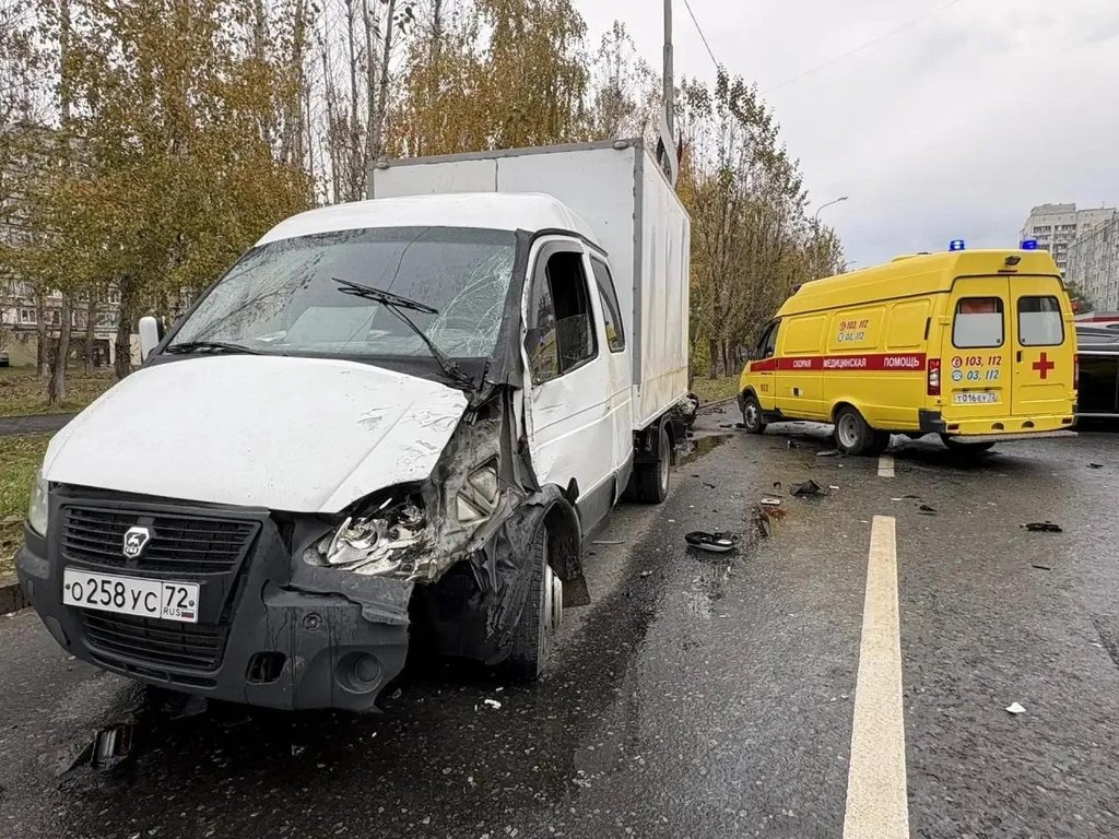 Водитель китайского кроссовера устроил массовое ДТП в Тюмени: погибла женщина