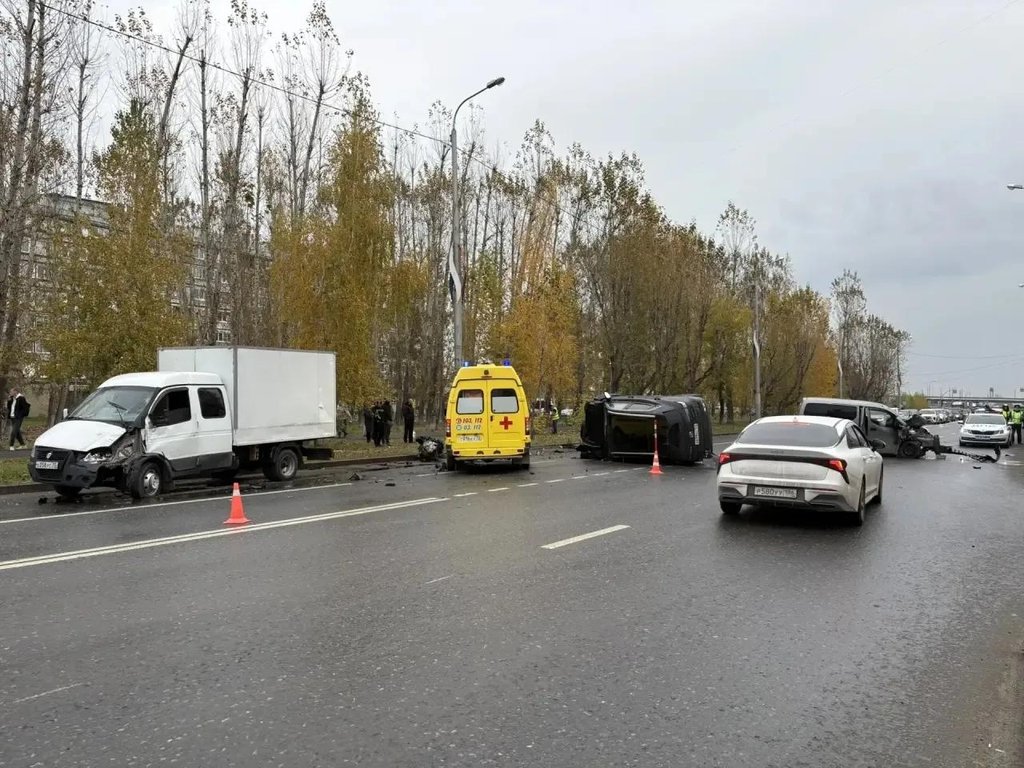 Водитель китайского кроссовера устроил массовое ДТП в Тюмени: погибла женщина