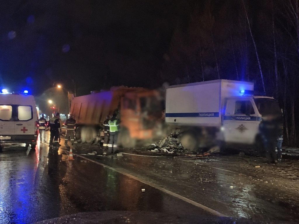 На трассе в Карелии в ДТП погибли двое полицейских и задержанный