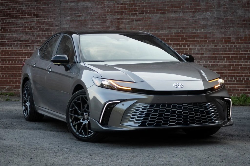 Toyota меняет акценты: отказывается от электромобилей и вернется к бензину